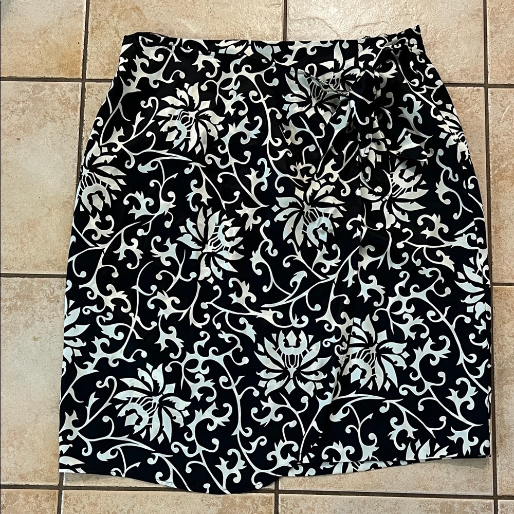 Vintage Diane Von Furstenberg‎ Silk Assets B&W Floral Pencil Wrap Skirt, Sz 16
